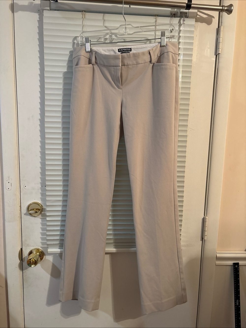 Express Columnist Dress Pant Beige Size 8R Women’s 8R Inseam 31